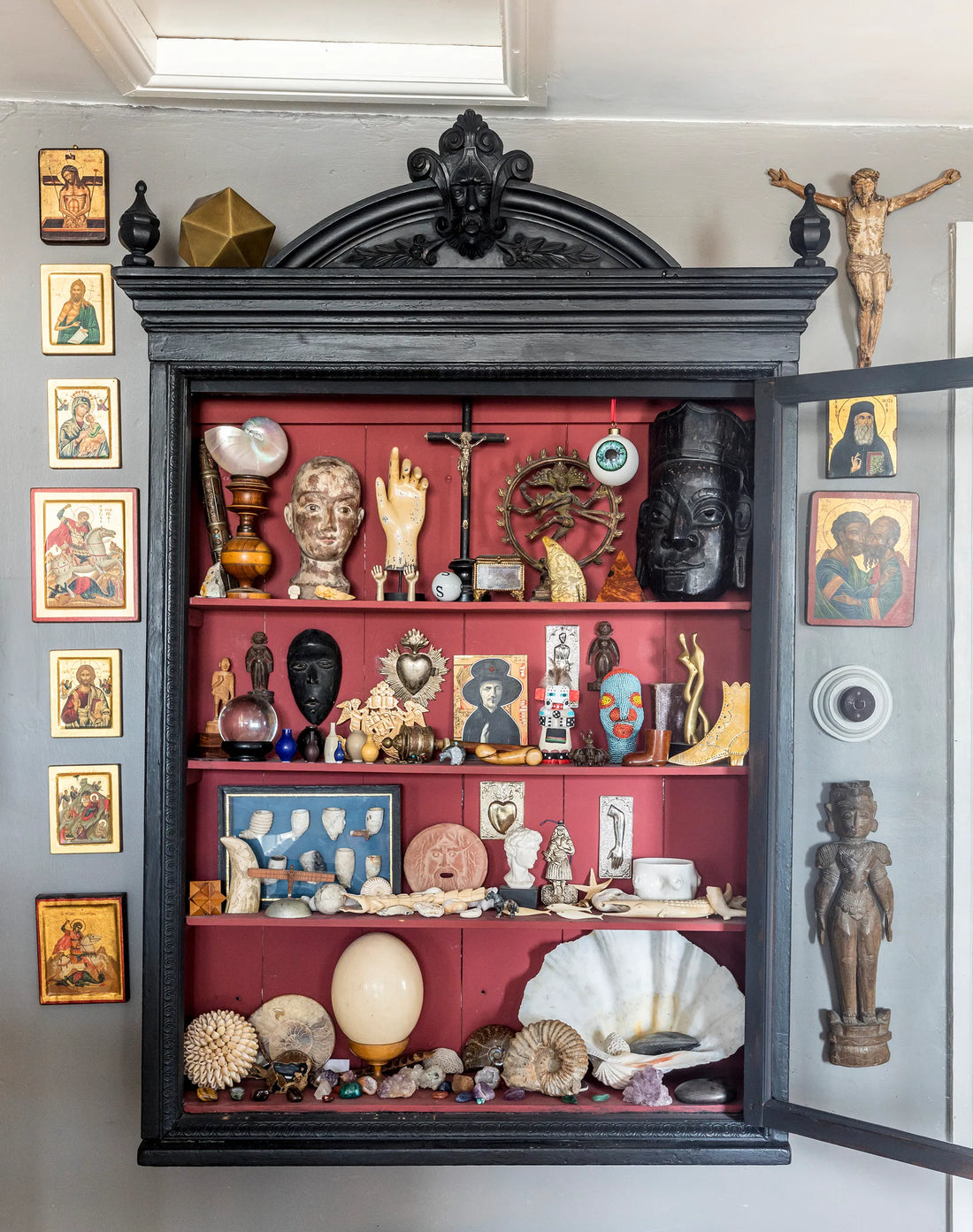 Seeing Through the Collector’s Eyes: How Display Gives Objects Their Magic
